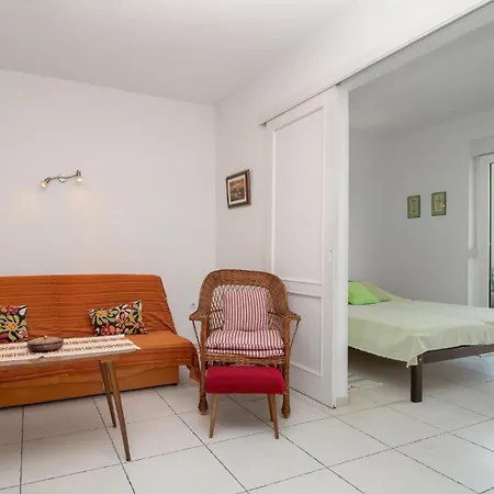 2 Bedroom In *